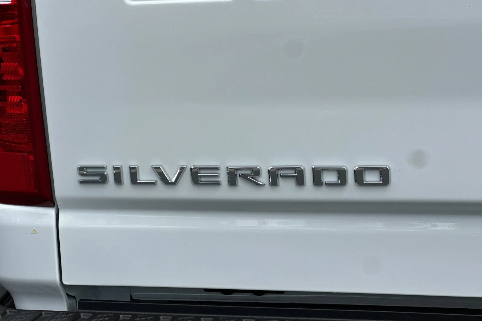 New 2026 Summit White Chevrolet WT image 24