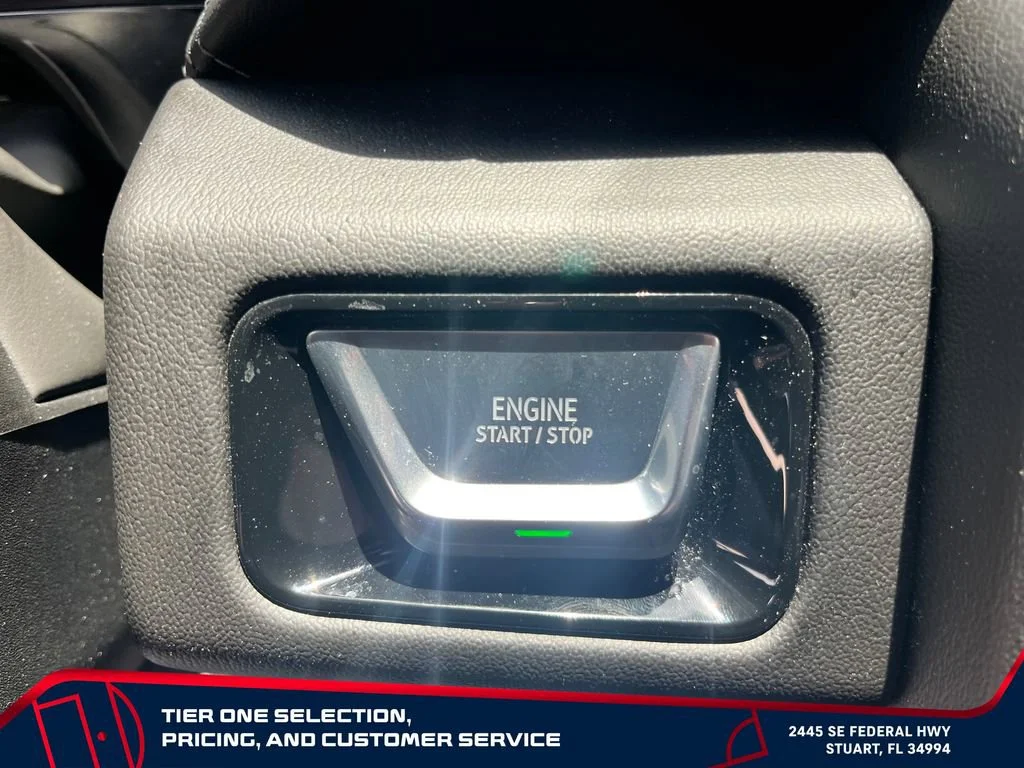 Used 2025 Summit White GMC Denali image 22