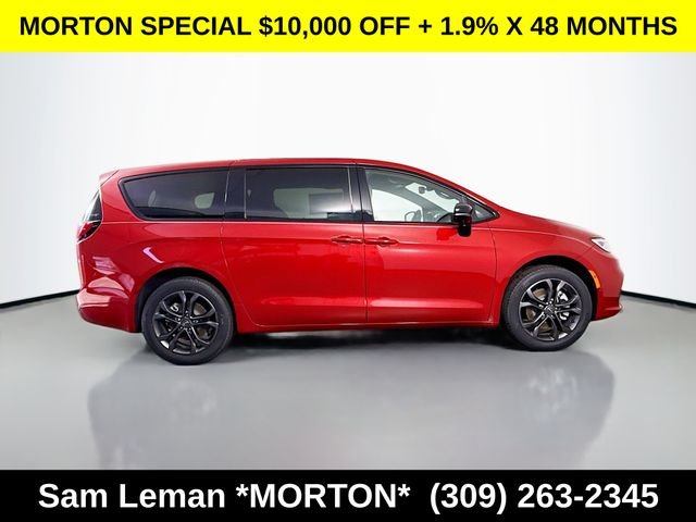 New 2026 Red Hot Pearl-Coat Exterior Paint Chrysler Select image 8
