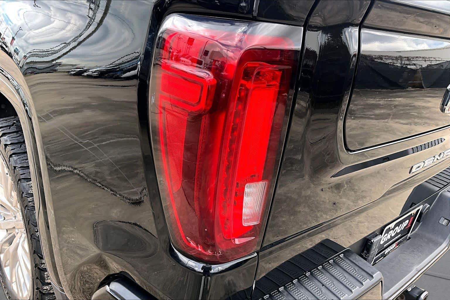 Used 2022 Onyx Black GMC Denali image 29