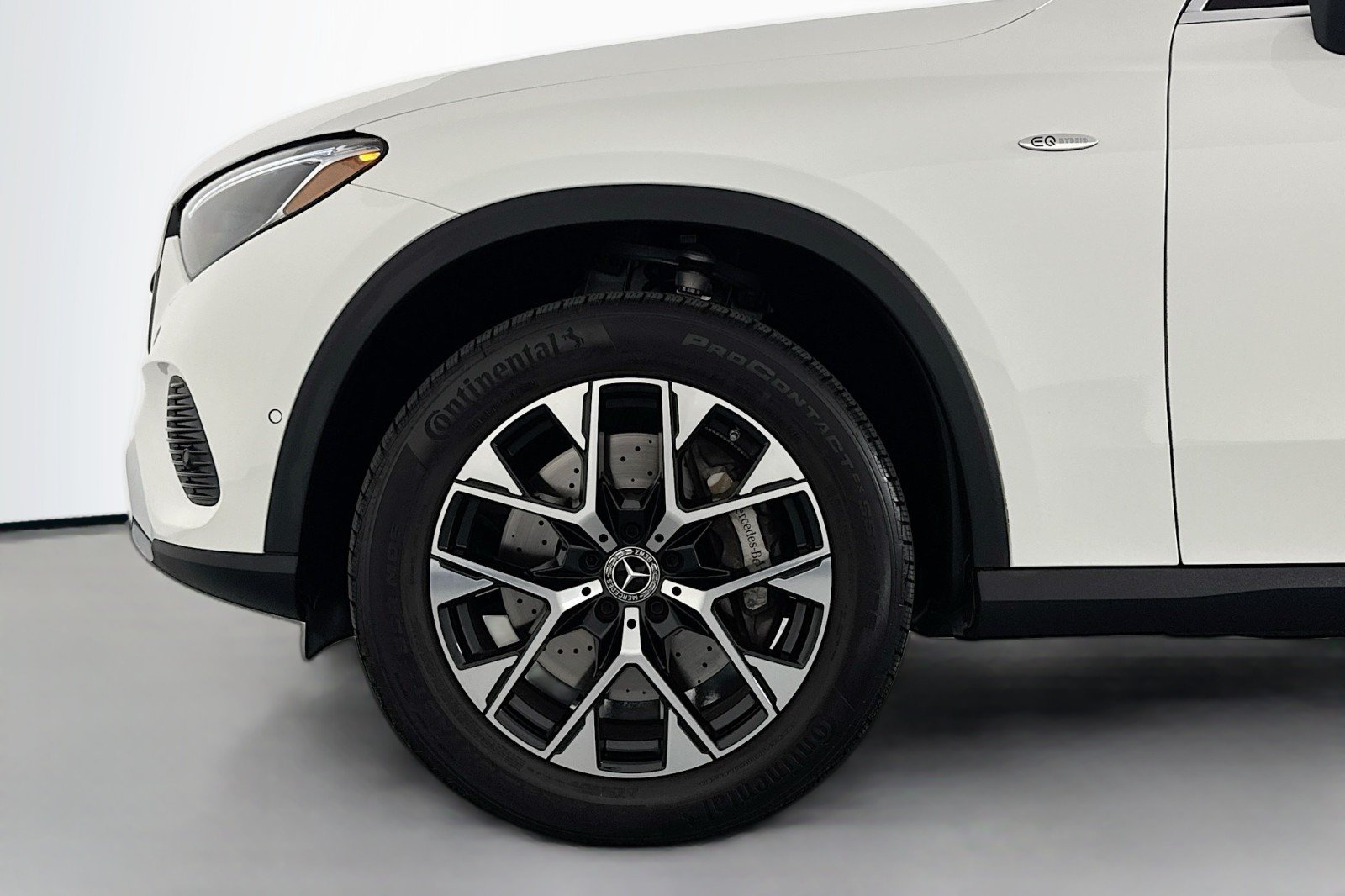Certified Used 2025 Polar White Mercedes-Benz GLC 350e image 9