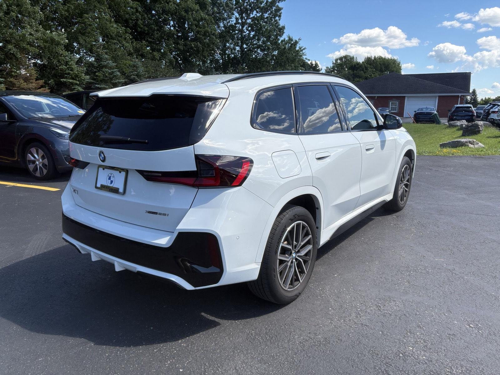 Used 2023 Alpine White BMW xDrive28i image 4