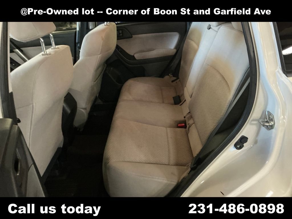 Used 2015 White Subaru 2.5i Premium image 27