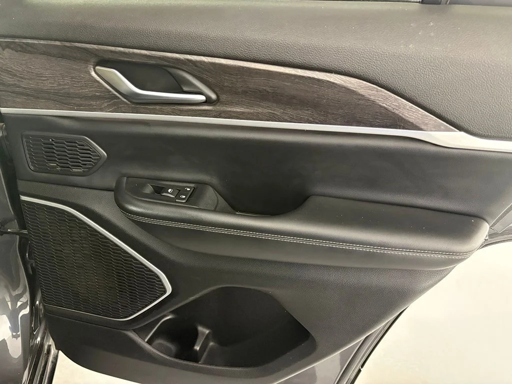 Used 2022 Gray Jeep Limited image 40