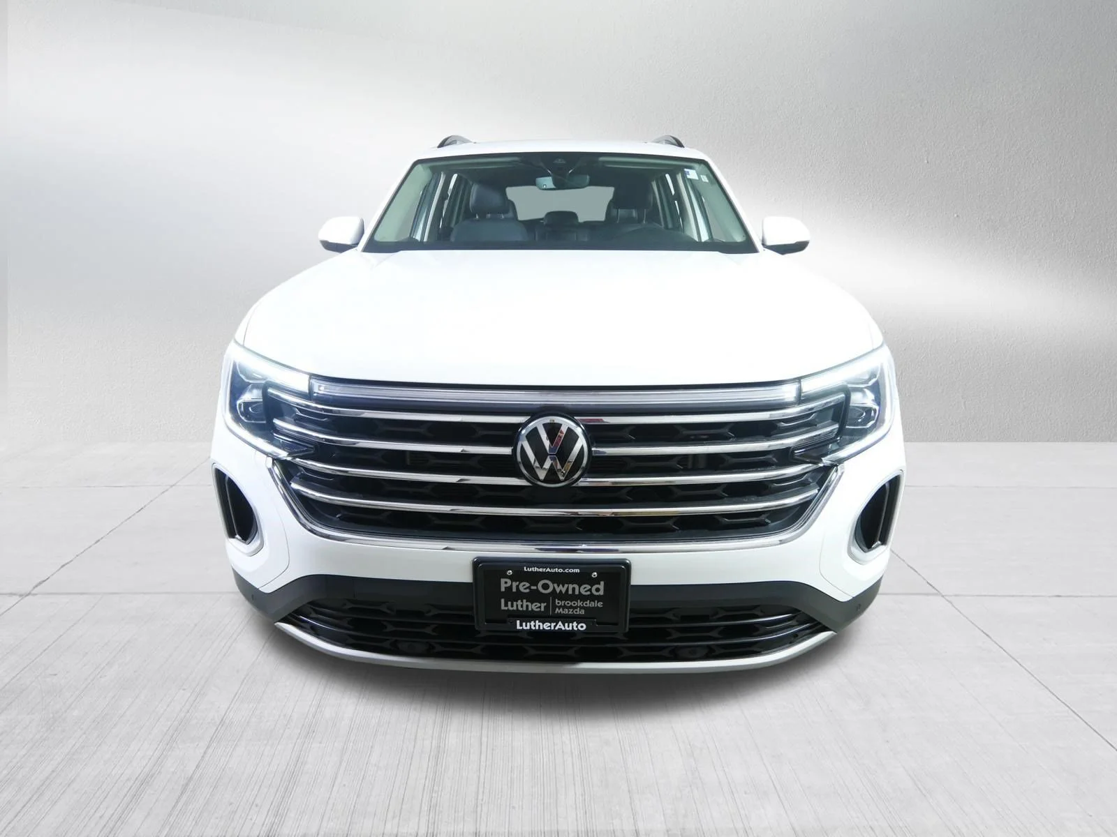 Used 2025 Volkswagen Atlas SE w/Tech with VIN 1V2KR2CA7SC518556 for sale in Brooklyn Center, Minnesota
