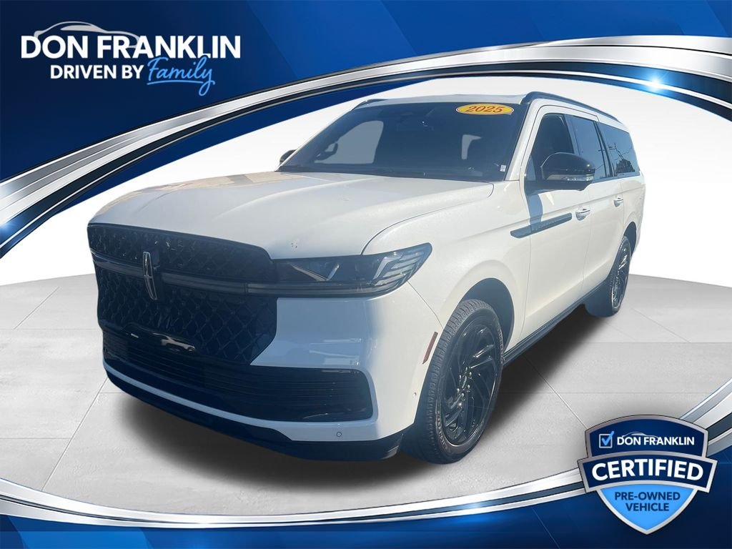 Used 2025 White Lincoln Reserve image 1