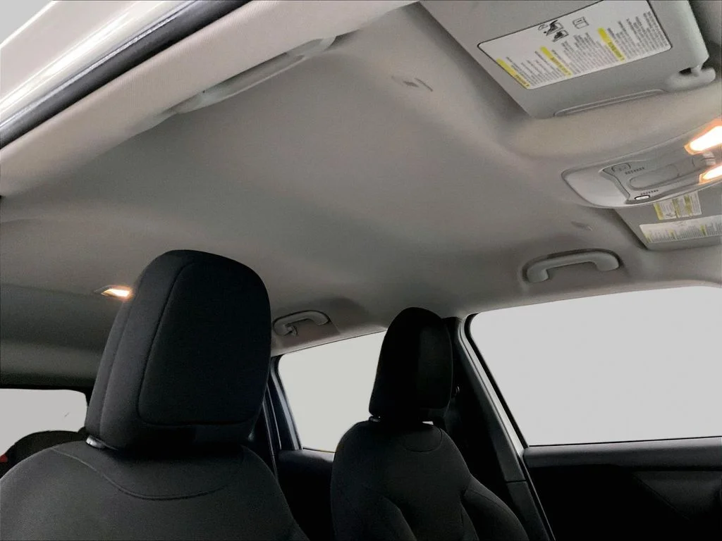 Used 2021 White Jeep Latitude image 26