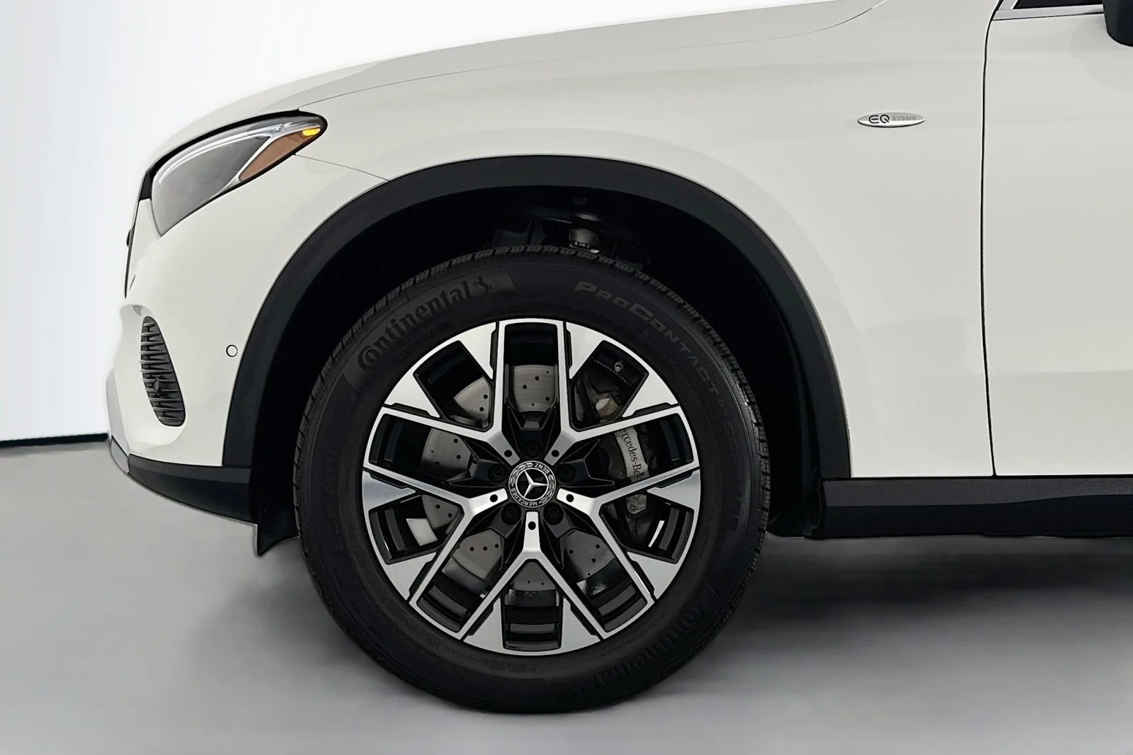 Certified Used 2025 Polar White Mercedes-Benz GLC 350e image 9