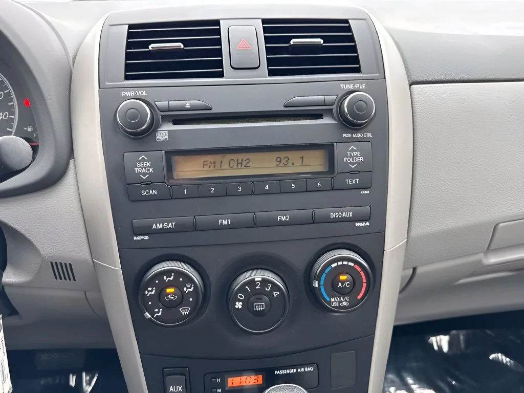 Used 2010 Silver Toyota LE image 14