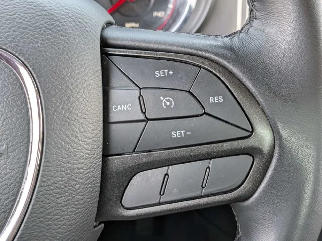 Used 2023 Red Dodge SXT image 25