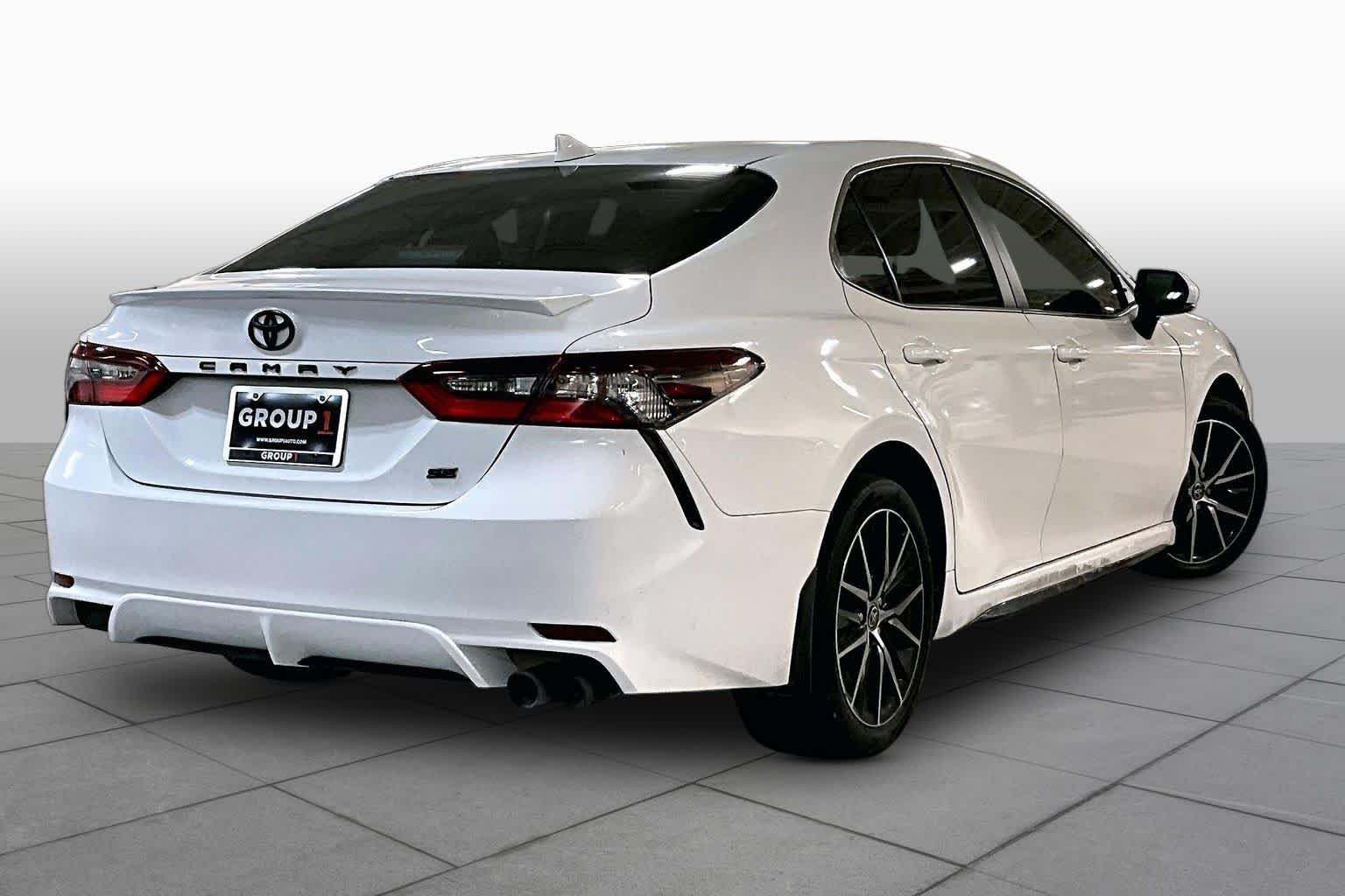 Used 2023 Ice Cap Toyota SE image 12