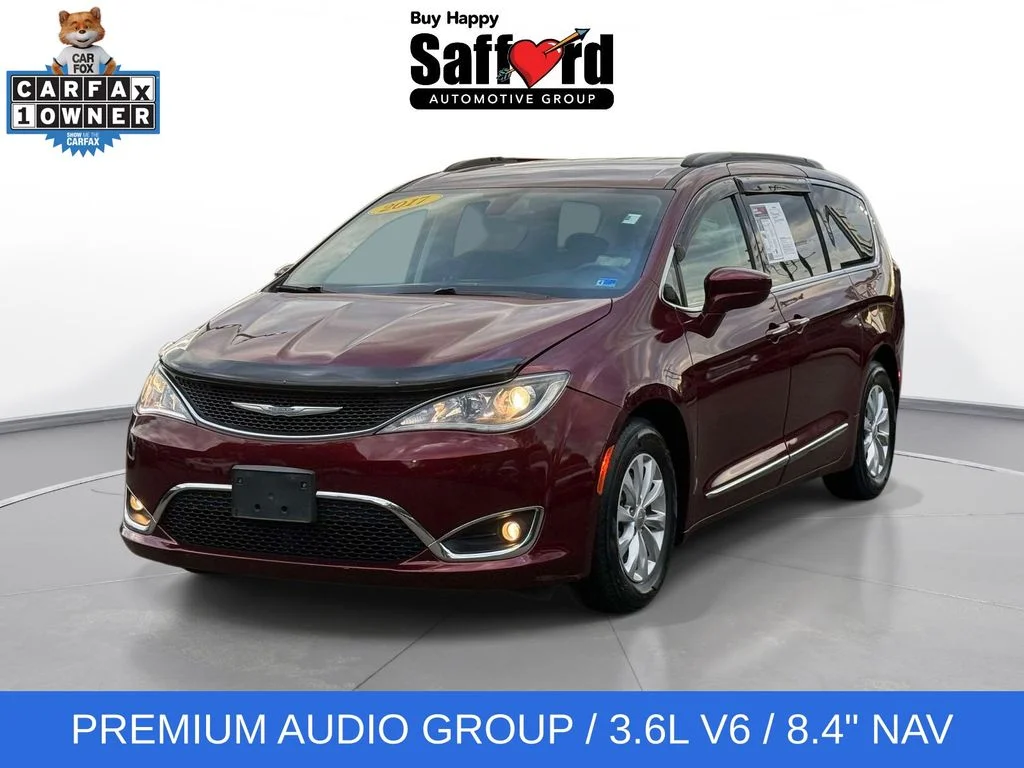 2017 Chrysler Pacifica Touring-L's photo