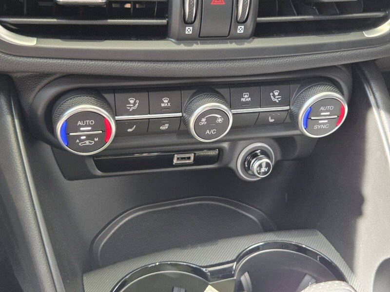 2025 Alfa Romeo Giulia Intensa - Photo 13
