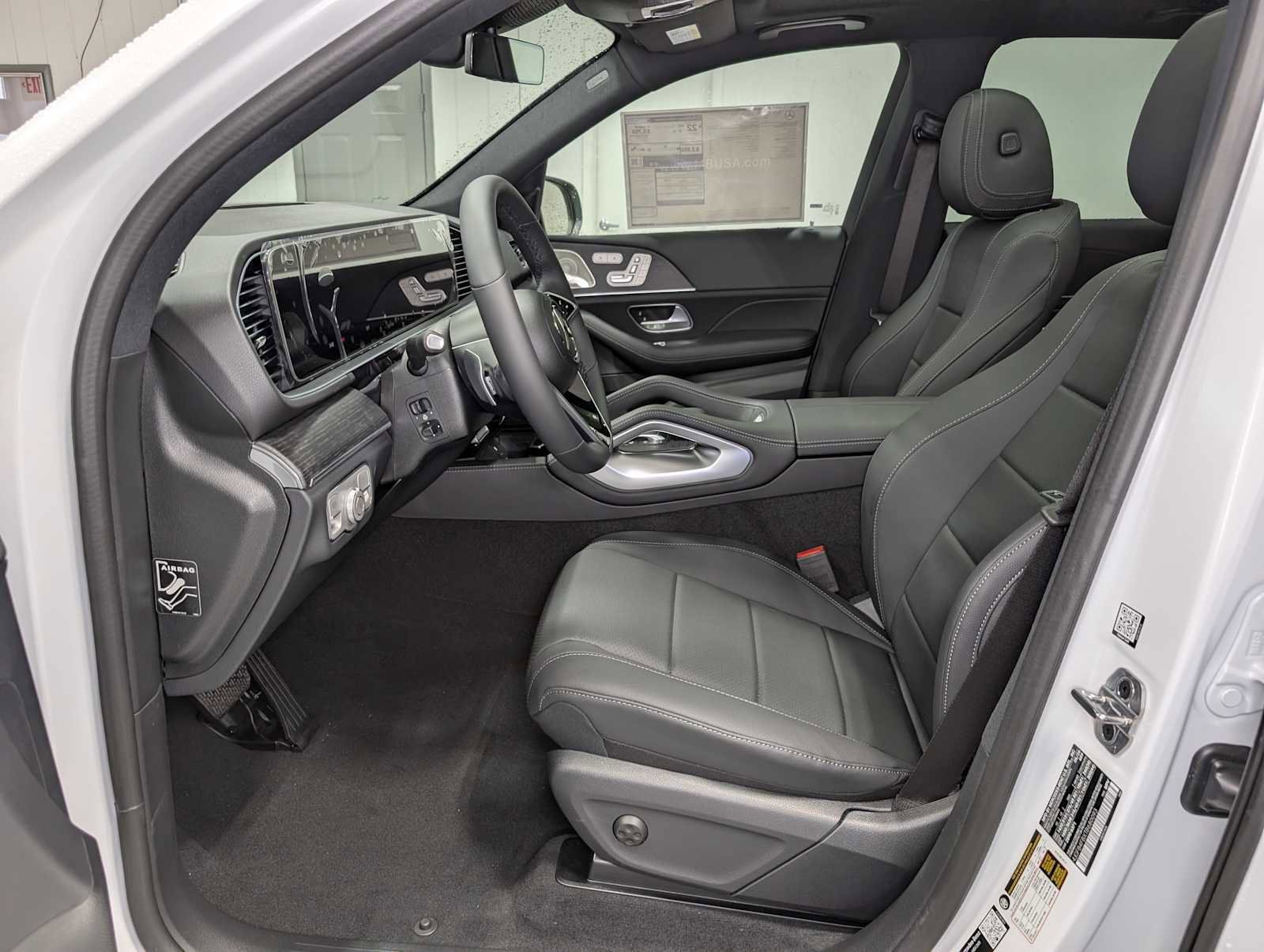 New 2026 MANUFAKTUR Moonlight White Magno Mercedes-Benz GLE 350 image 4