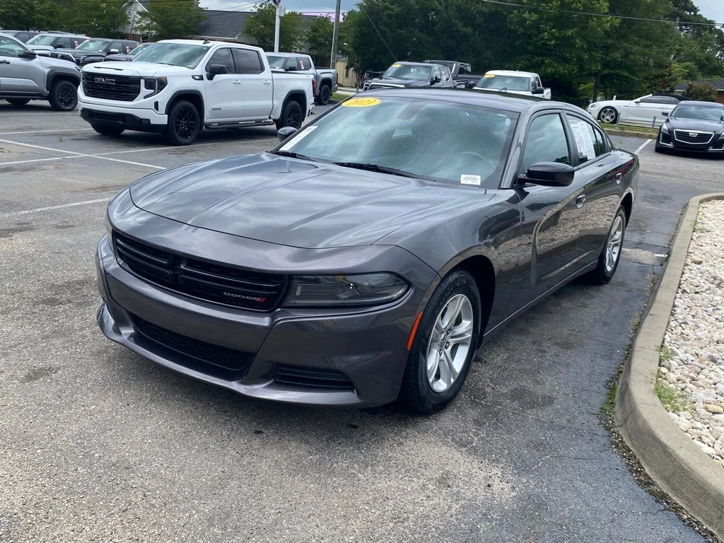 Used 2023 Gray Dodge SXT image 2