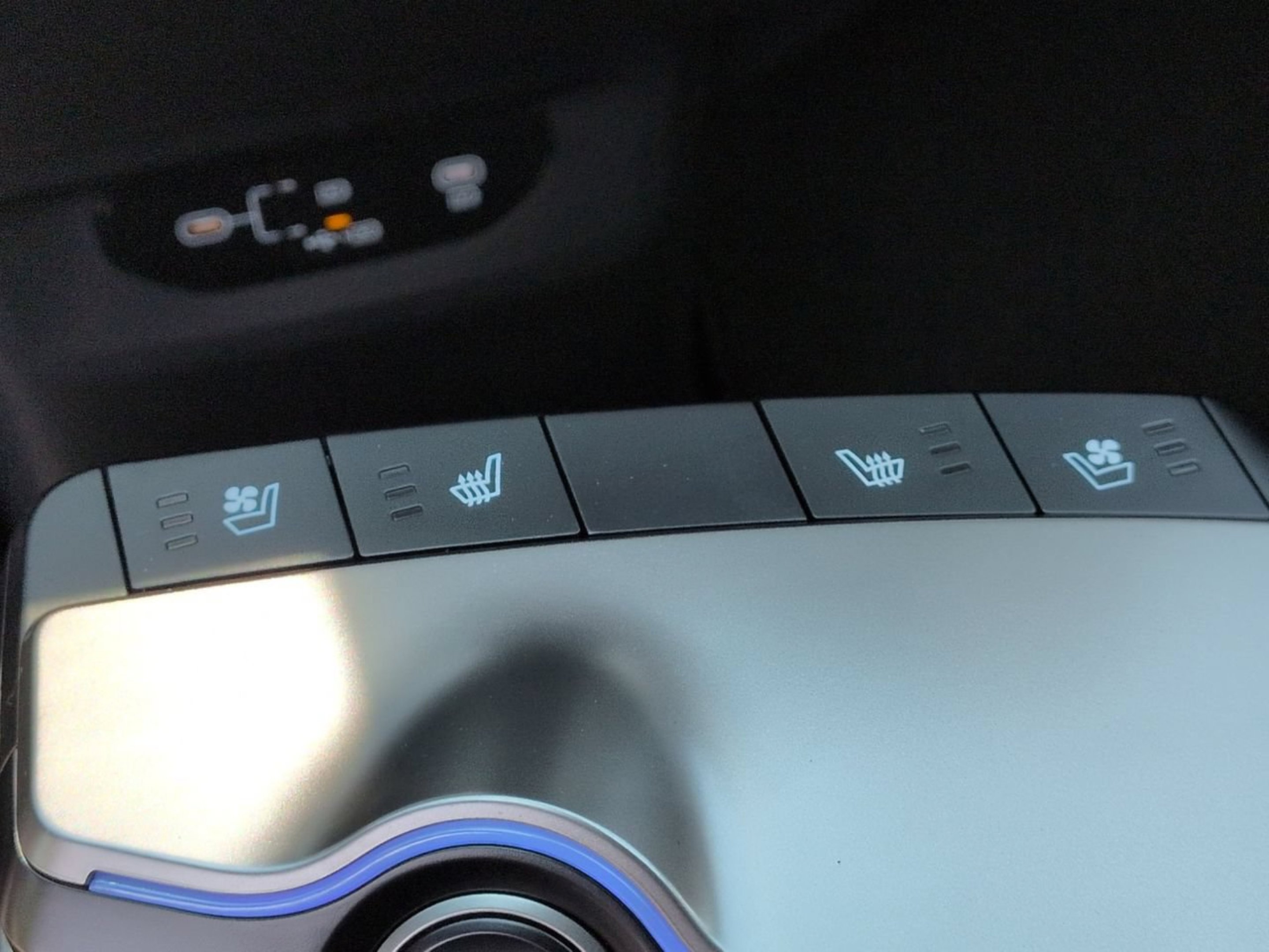 New 2026 Glacial White Pearl / Black Ro Kia GT-LINE image 24