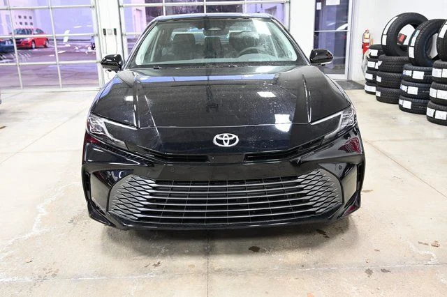 New 2026 Midnight Black Metallic Toyota XLE image 2