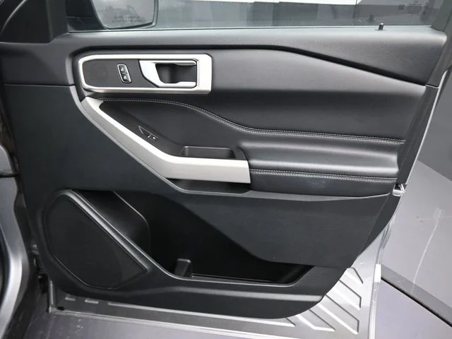 Used 2024 Silver Ford XLT image 21