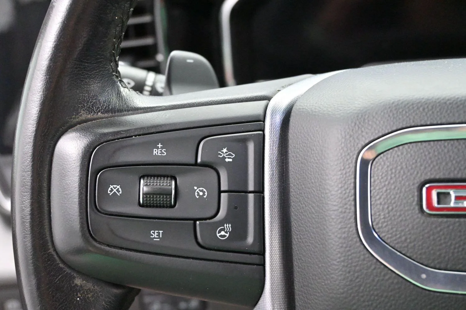 Used 2022 Quicksilver Metallic GMC Elevation image 17