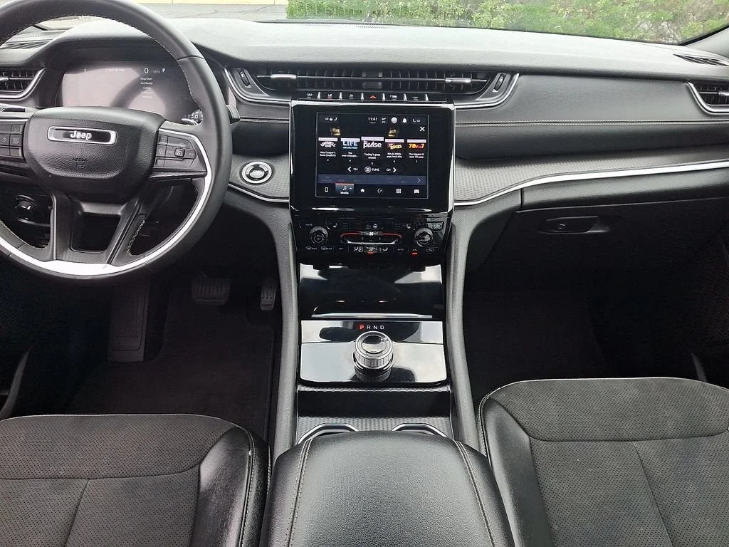 Used 2024 Silver Jeep Altitude X 4x4 image 49