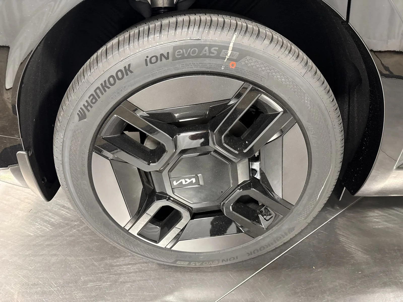 New 2026 Wolf Gray/Ebony Black Roof Kia GT-Line image 13