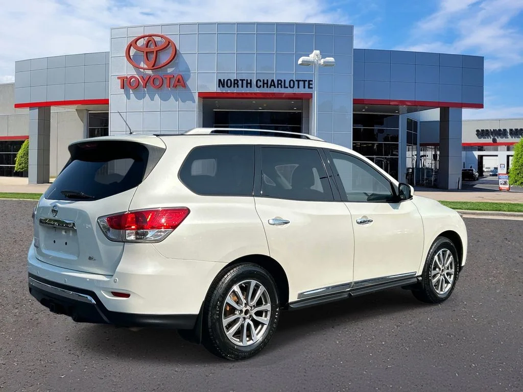 Used 2015 White Nissan SL image 7