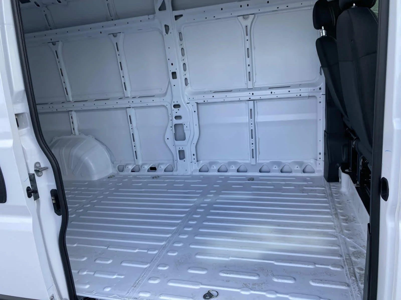New 2026 Bright White Clear-Coat Exterior Paint Ram Tradesman image 7