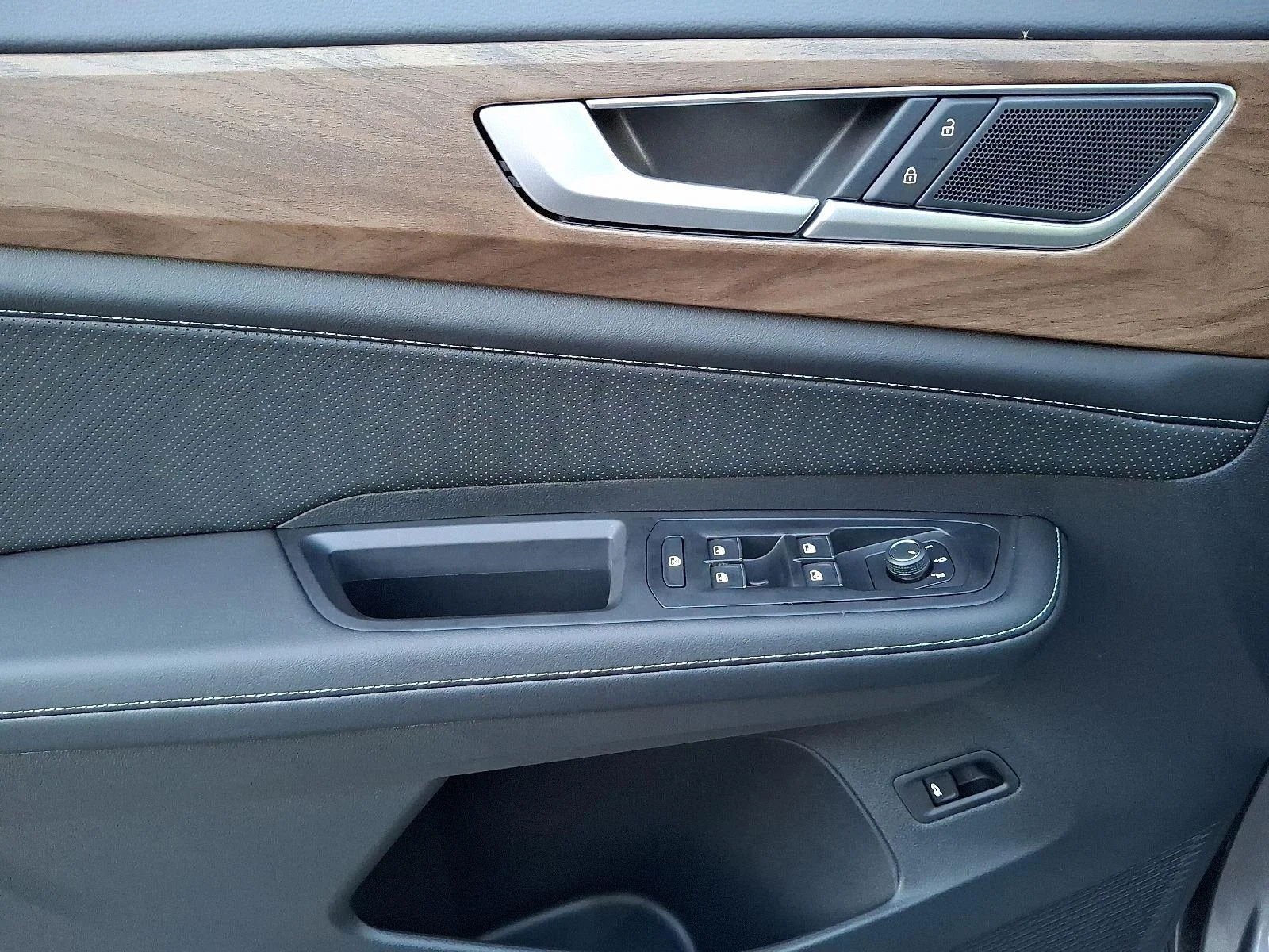 2026 Volkswagen Atlas SE w/Tech - Photo 11