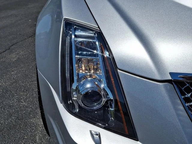 Used 2011 RADIANT SILVER METALLIC Cadillac RWD image 9