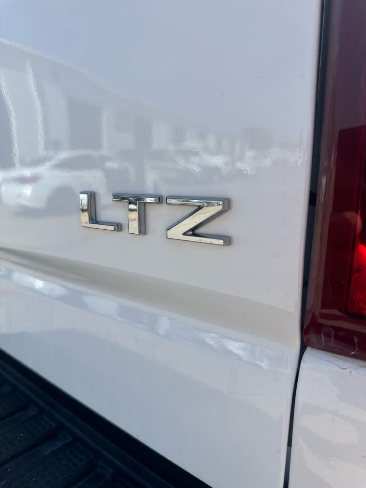 Used 2021 Summit White Chevrolet LTZ image 14