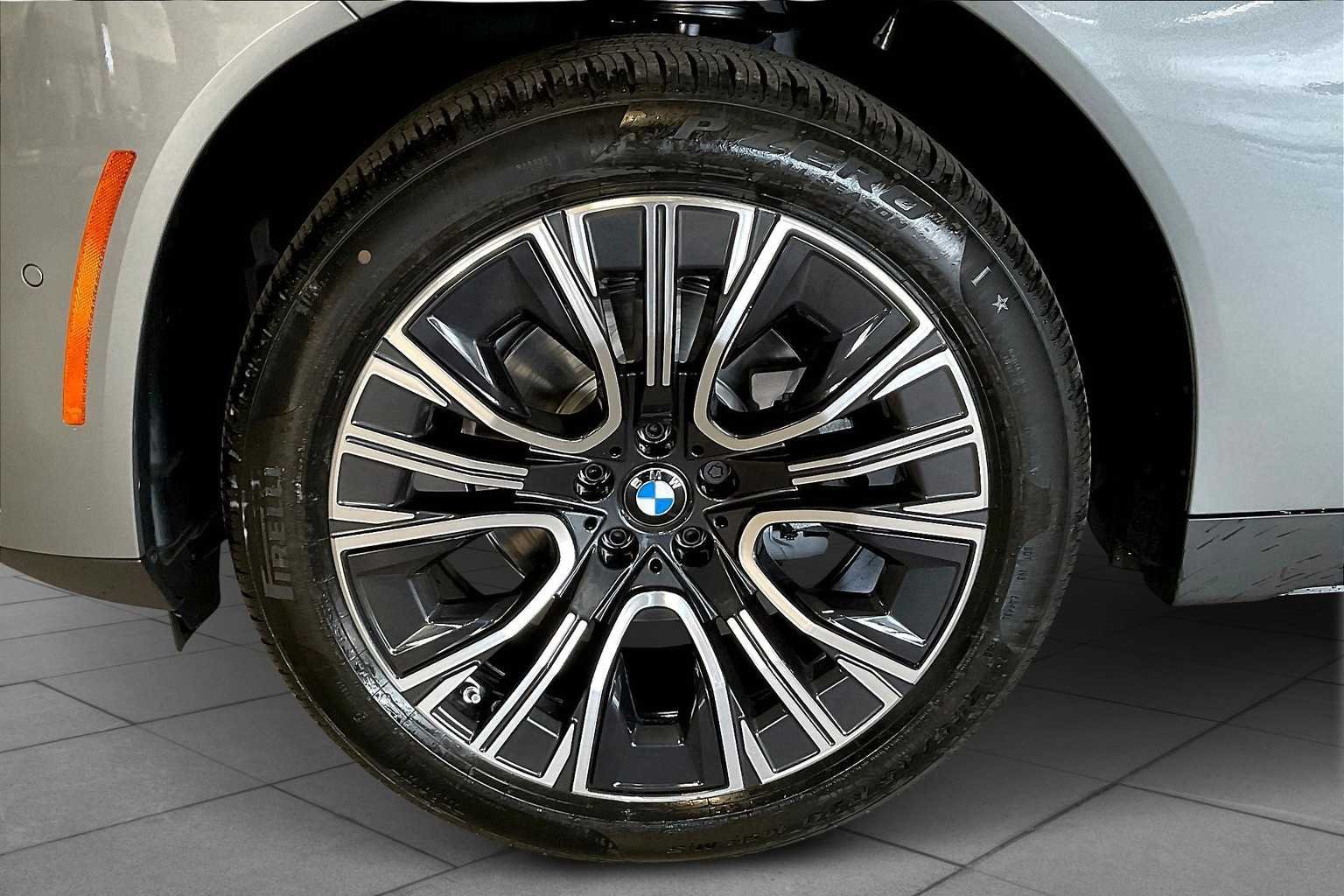 Used 2026 Skyscraper Grey Metallic BMW 30 xDrive image 11