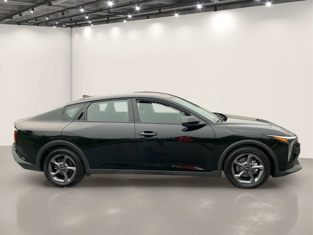 Certified Used 2026 Aurora Black Pearl Kia LXS image 9