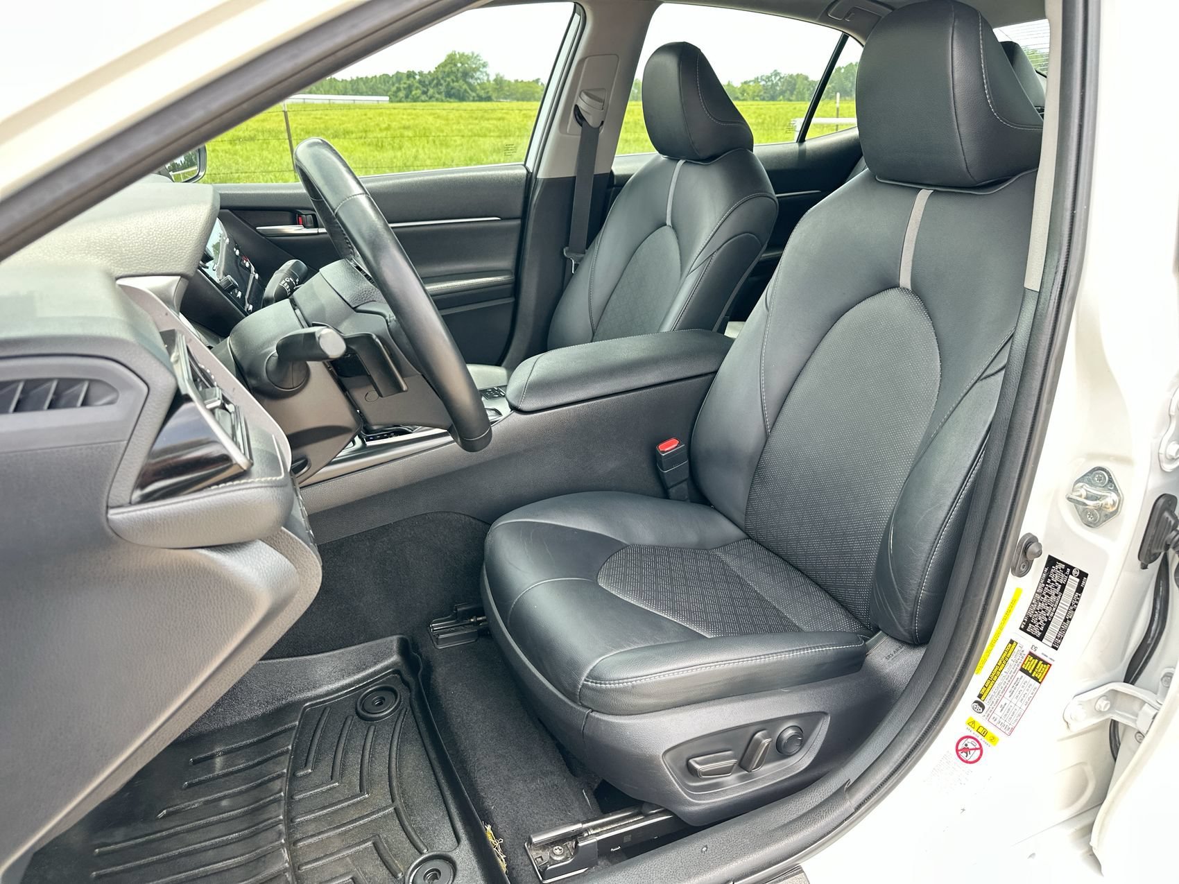 Used 2019 Pearl Toyota XSE image 11