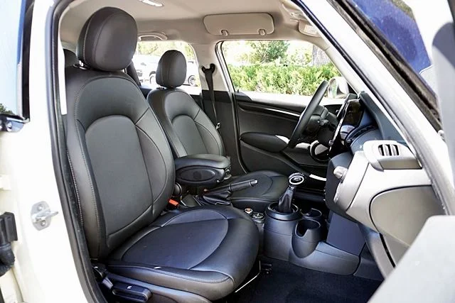 Used 2019 White MINI Classic image 11