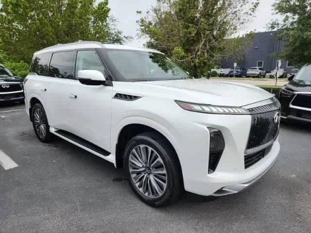 Certified Used 2025 Radiant White INFINITI LUXE image 4