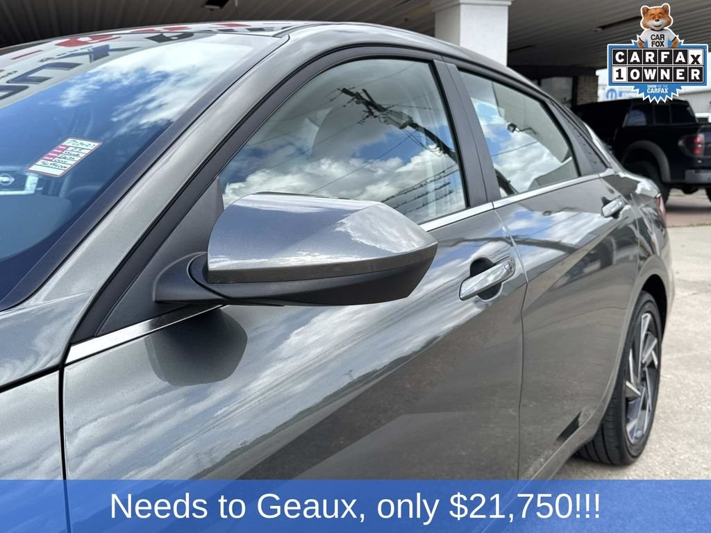 Used 2025 Gray Hyundai SEL Convenience image 8