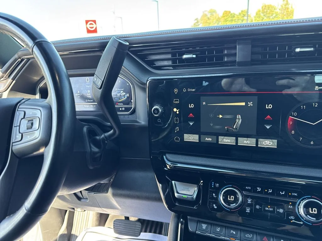 Used 2024 White GMC AT4 image 20