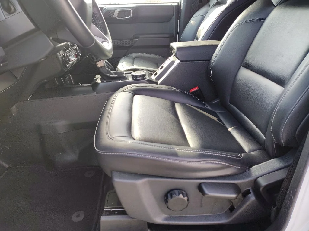 Used 2025 Oxford White Ford Badlands image 10