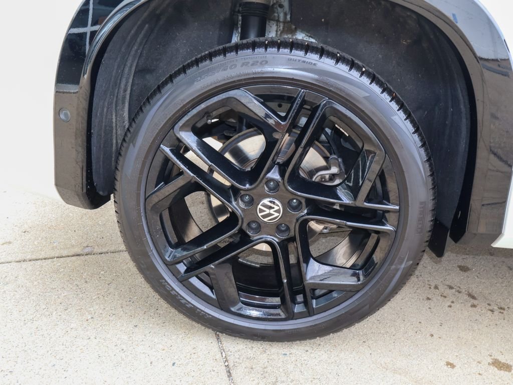 New 2026 White Volkswagen 2.0T SE R-Line Black image 9
