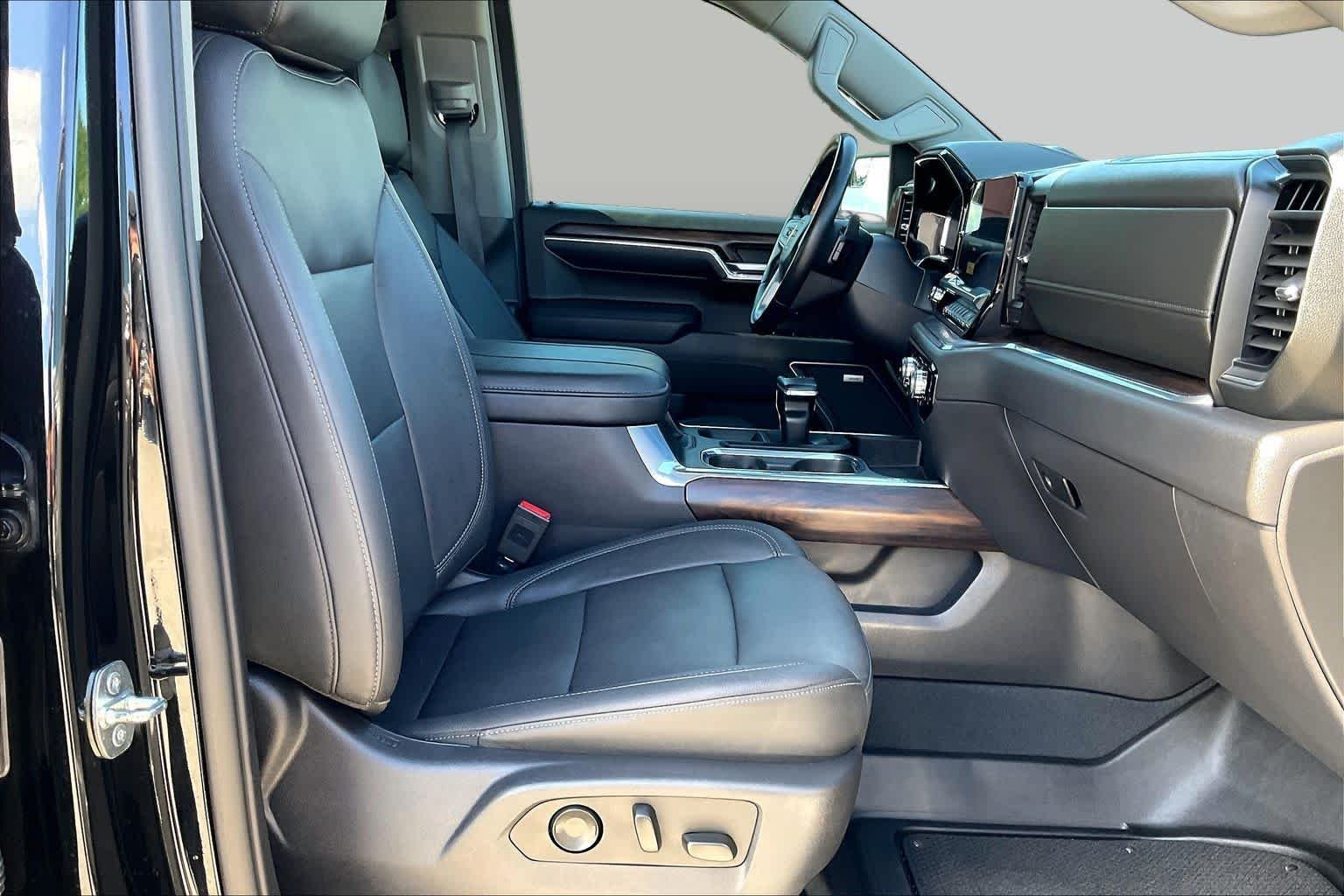 Used 2023 Onyx Black GMC SLT image 9