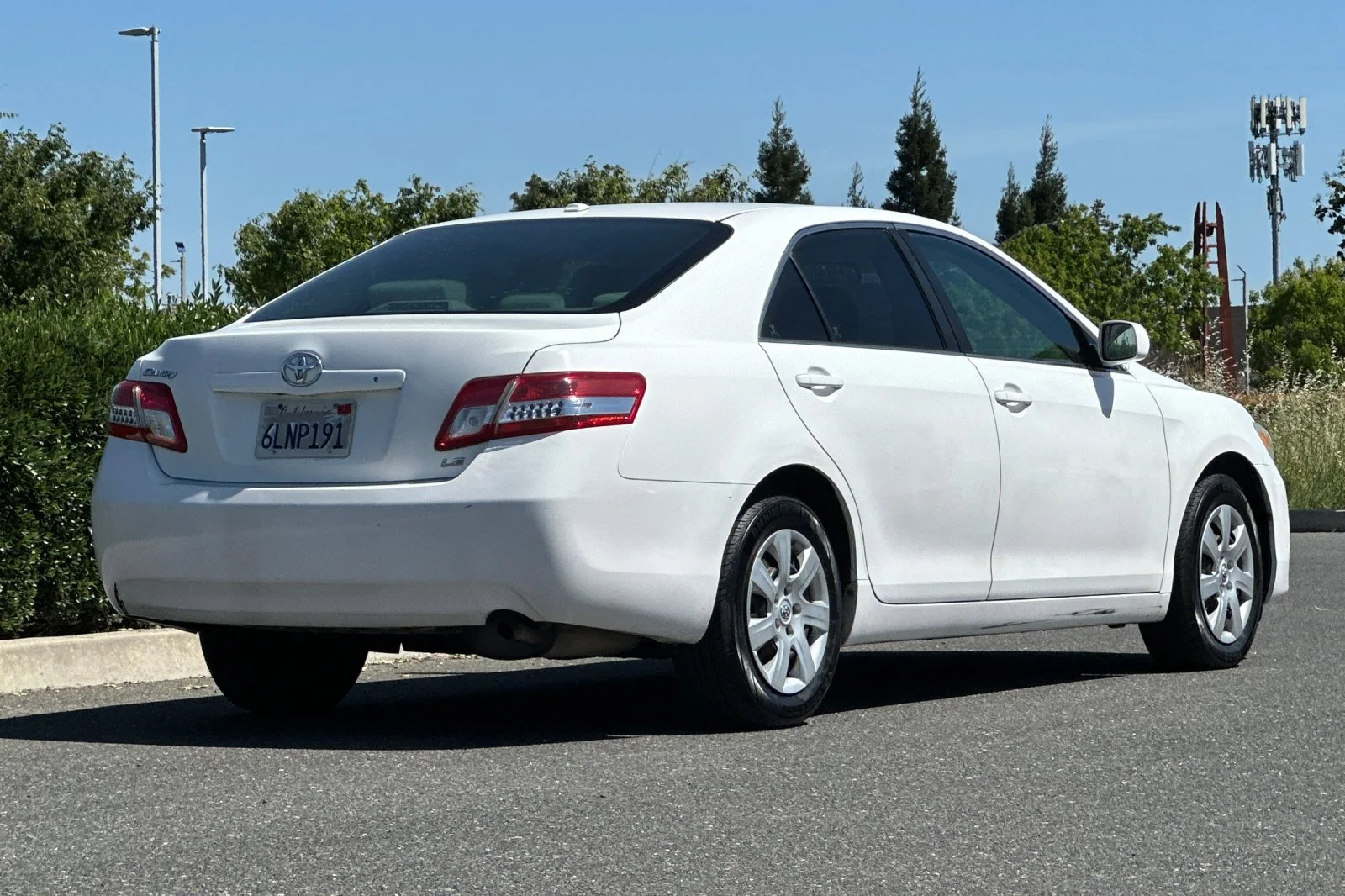Used 2010 White Toyota  image 4