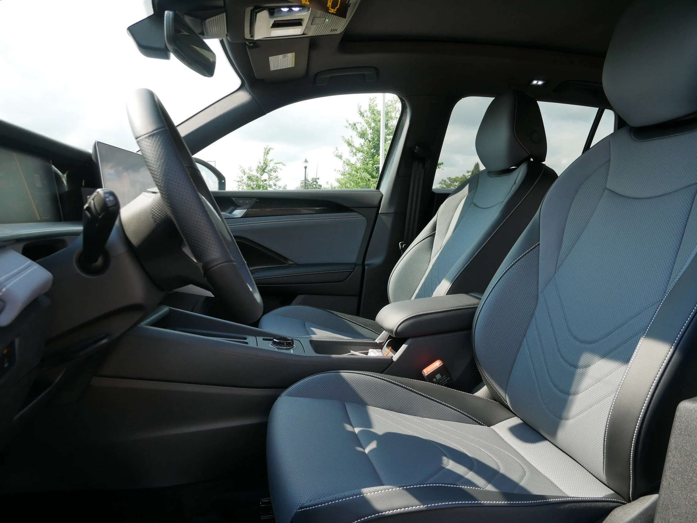New 2026 Platinum Gray Metallic Volkswagen SE R-Line Black image 4