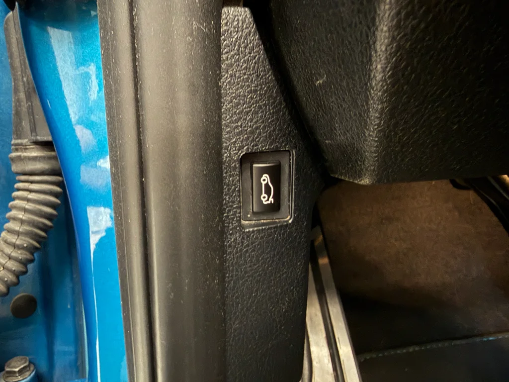 Used 2018 Long Beach Blue Metallic BMW Base image 9