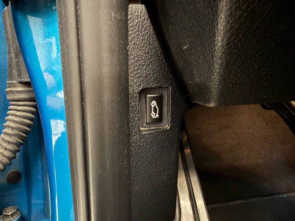 Used 2018 Long Beach Blue Metallic BMW Base image 9