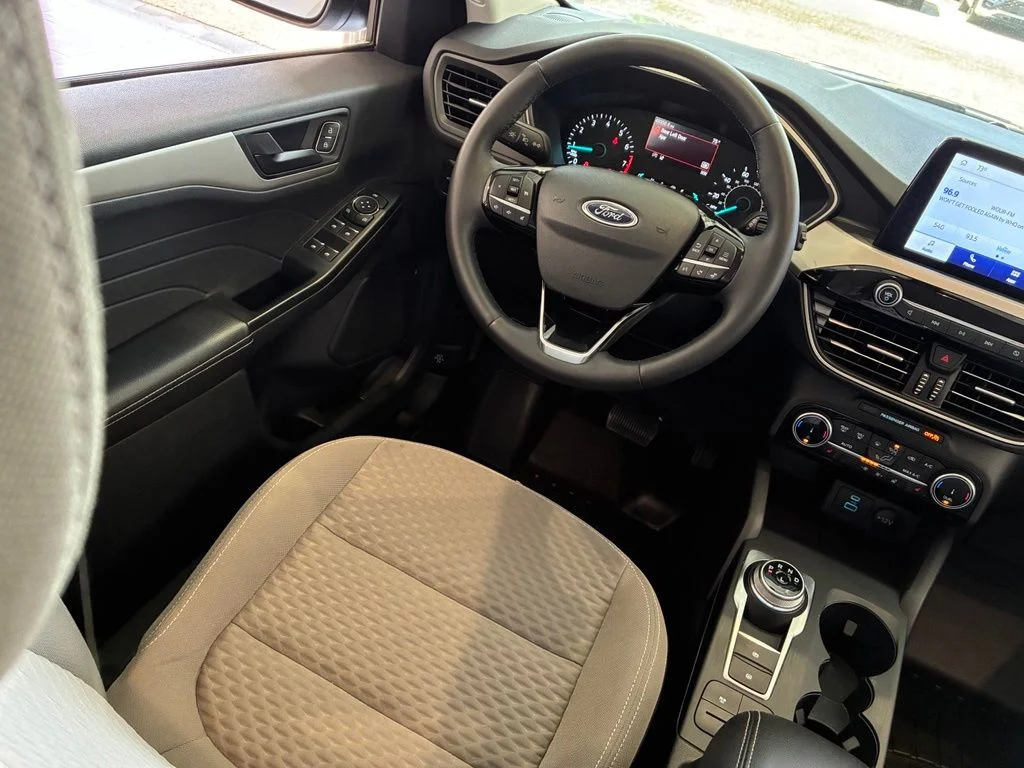 Used 2022 Blue Ford SE image 10