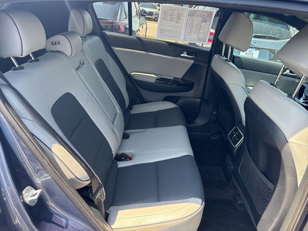 Used 2018 Blue Kia EX image 11
