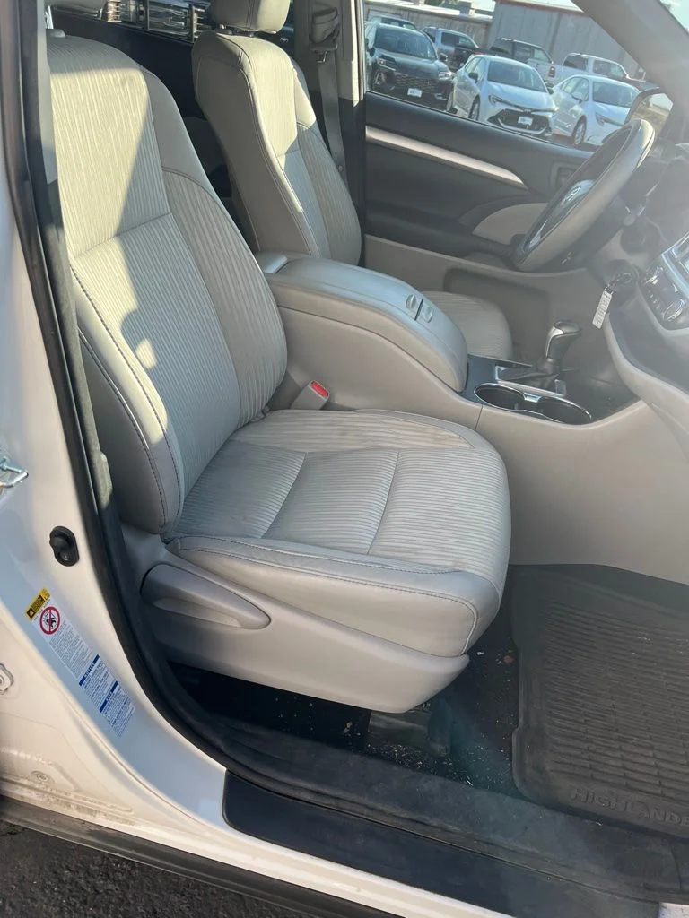 Used 2016 Blizzard Pearl Toyota LE Plus V6 image 15