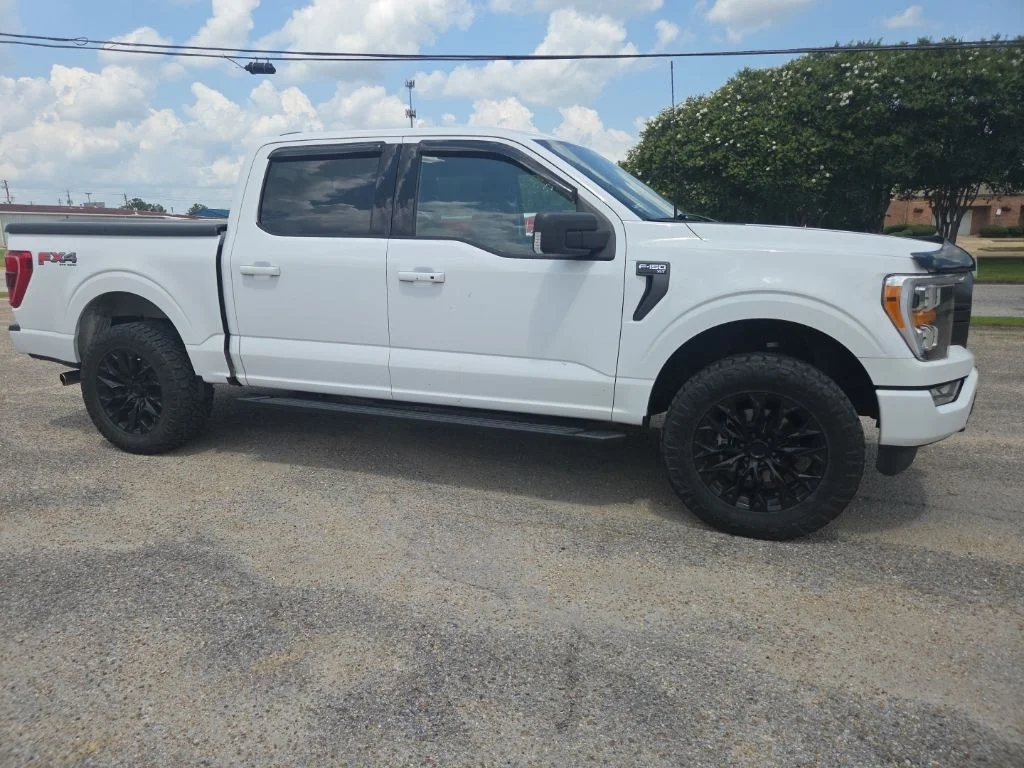 Used 2023 Oxford White Ford XLT image 12