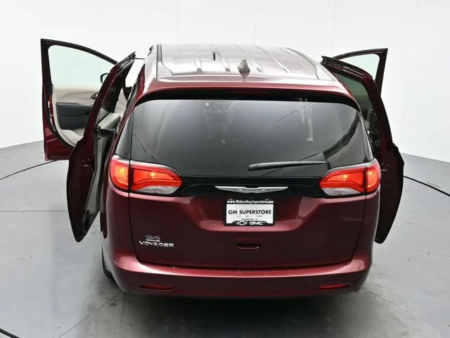 Used 2023 Velvet Red Pearlc Chrysler LX image 41