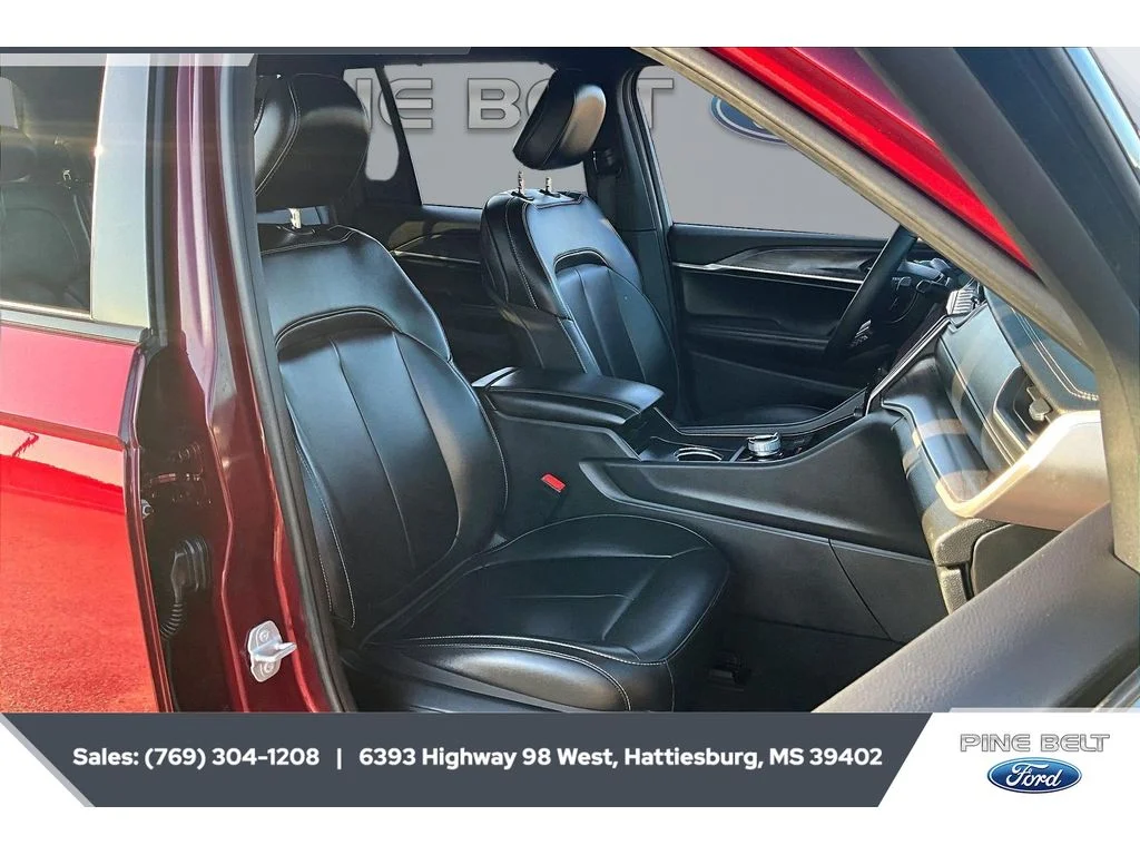Used 2025 Velvet Red Pearlcoat Jeep Limited image 7